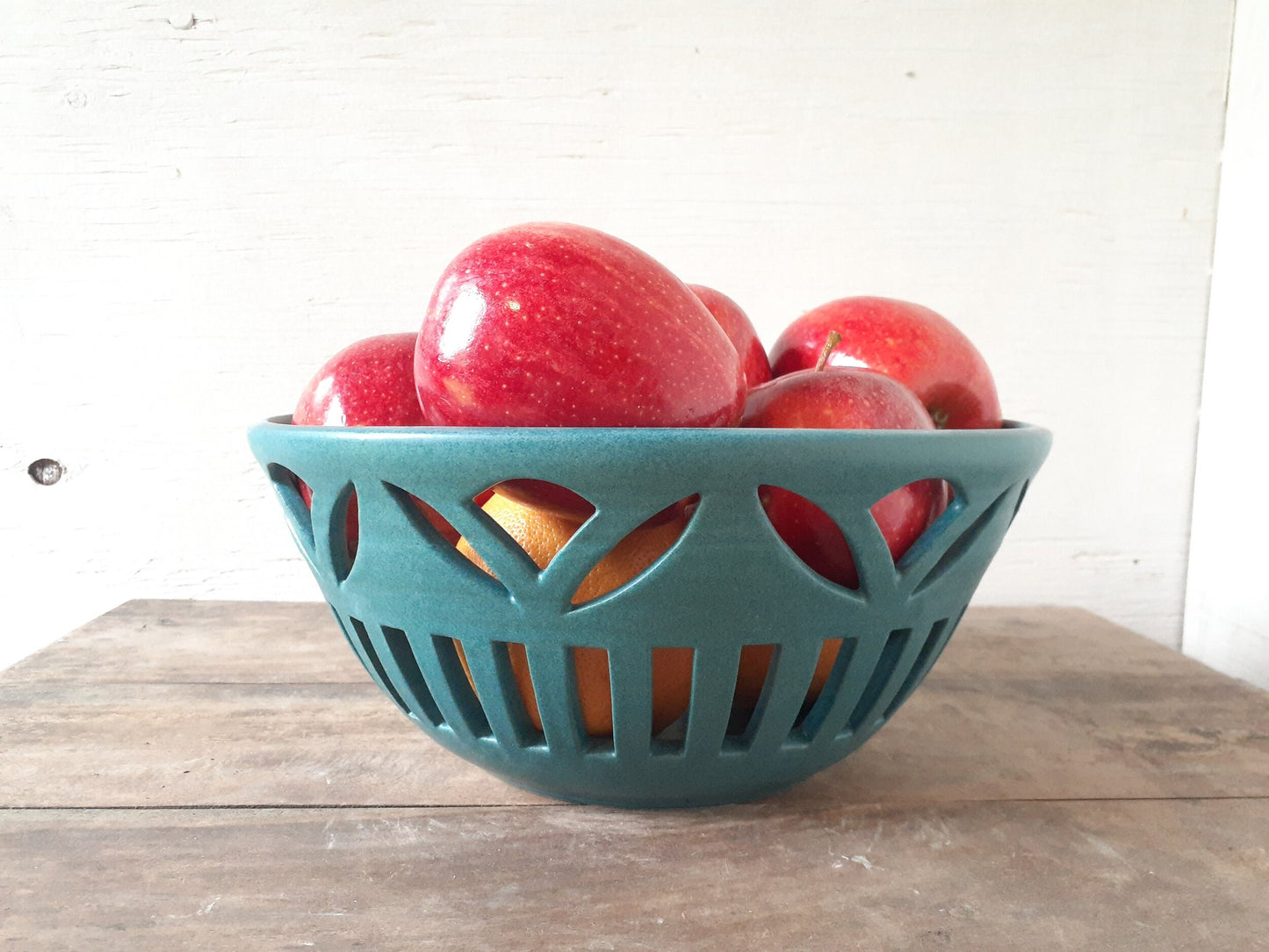 Round Tulip Fruit Bowl